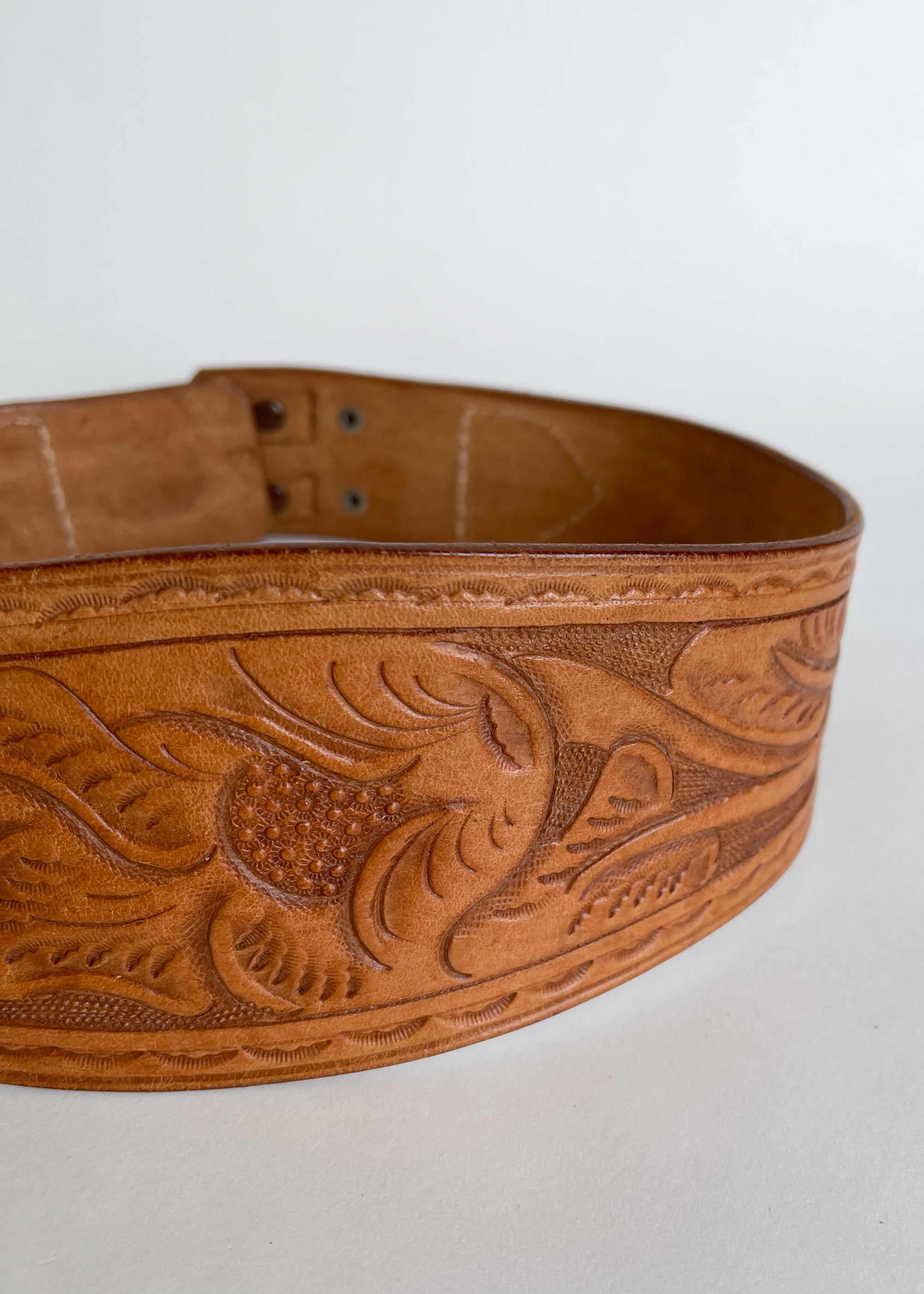 Vintage 1950s Tooled Leather Belt