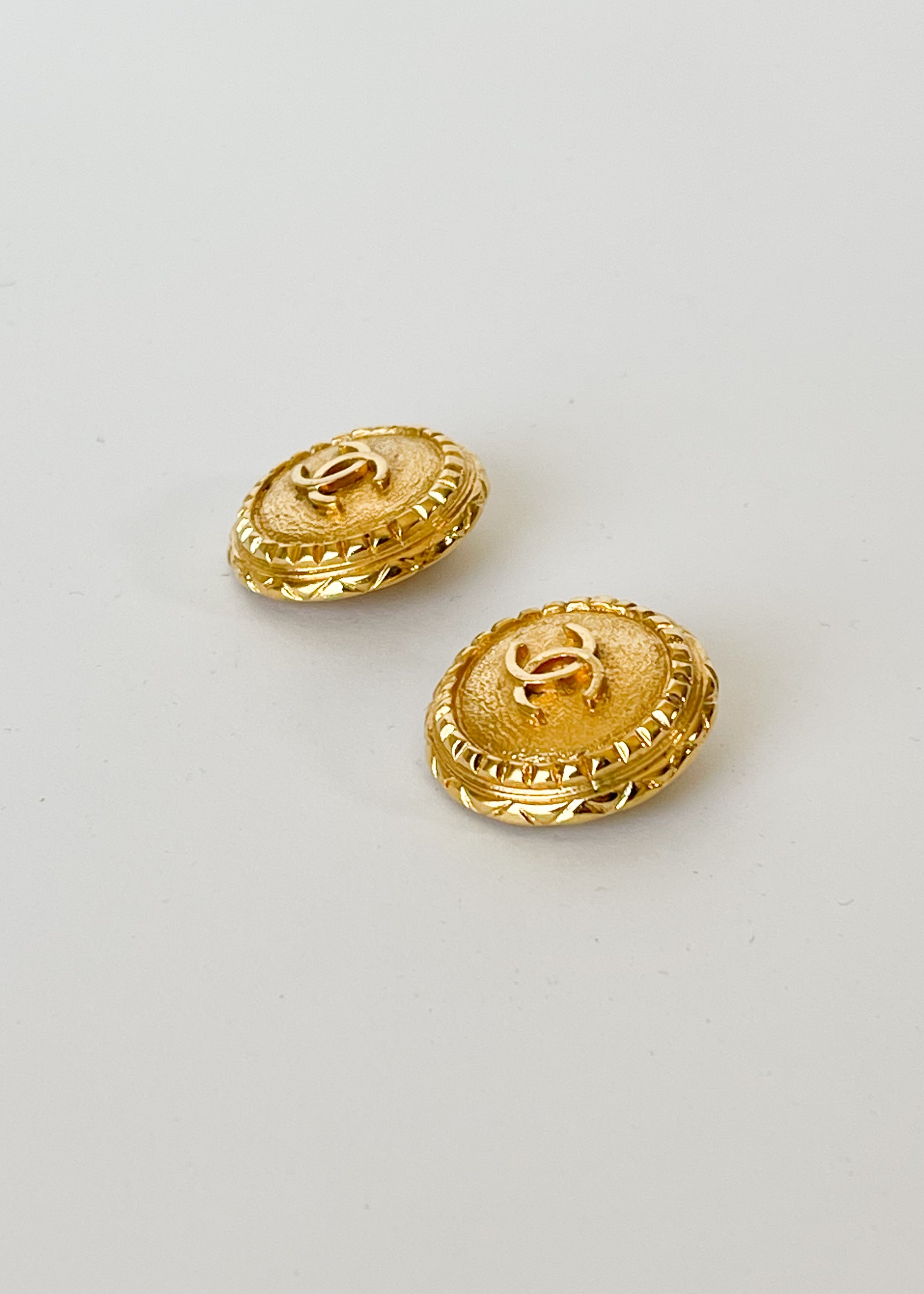 Chanel Vintage Camelia Round Button Clip On Earrings Metal