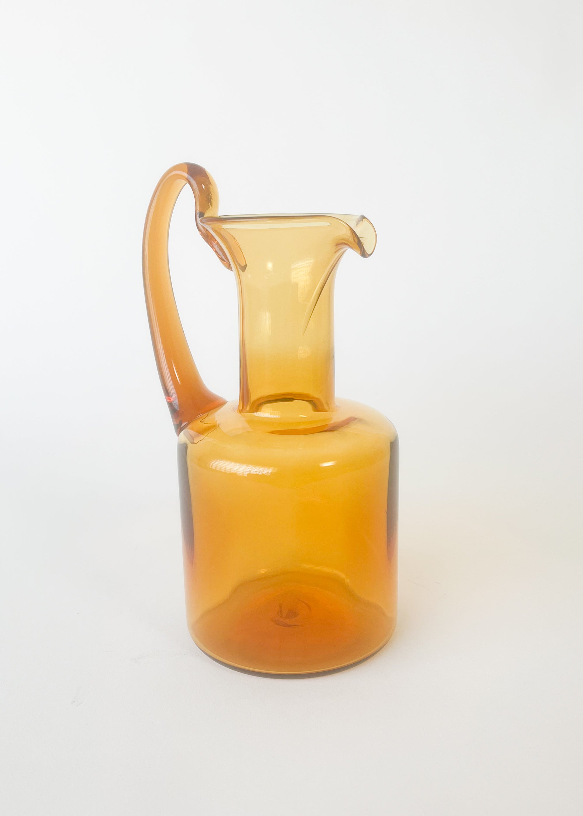 SOLD, MCM Anchor Hocking Glass Orange Juice Pitcher 7.5 inches tall. #mcm  #midcentury #mcmkitchen #vintagekitchen #orangejuice…