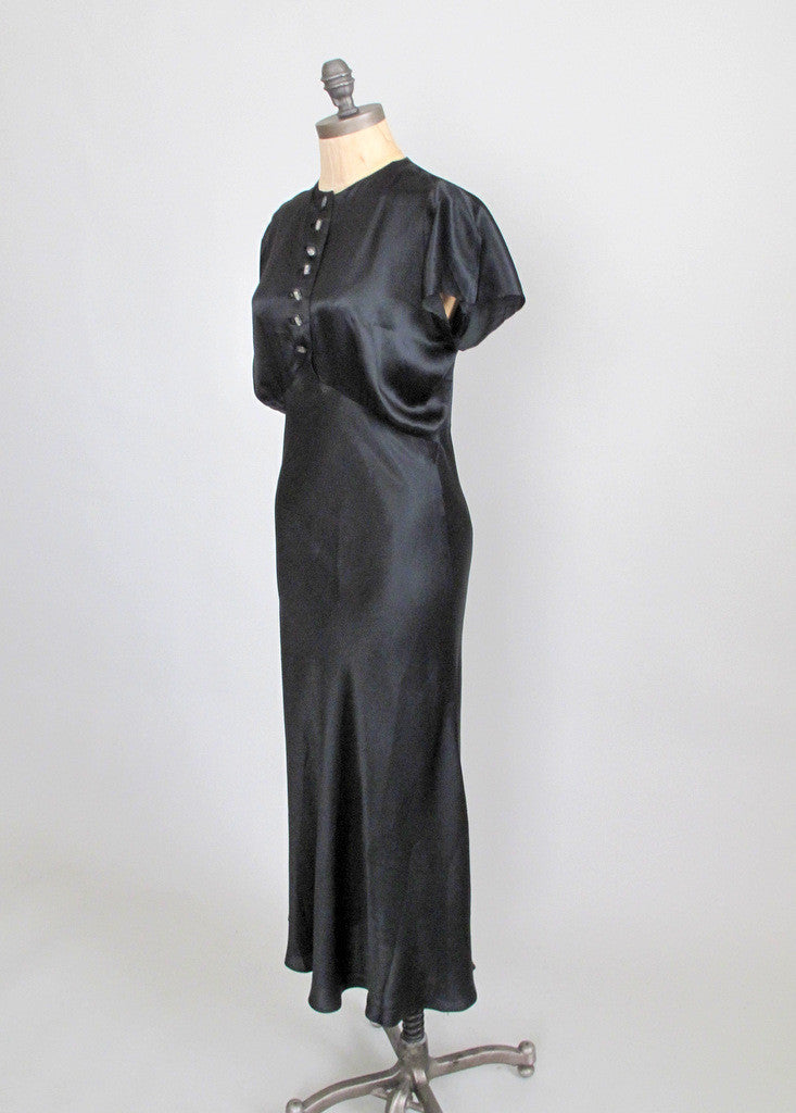 A Dramatic 1933 Evening Gown – The Quintessential Clothes Pen