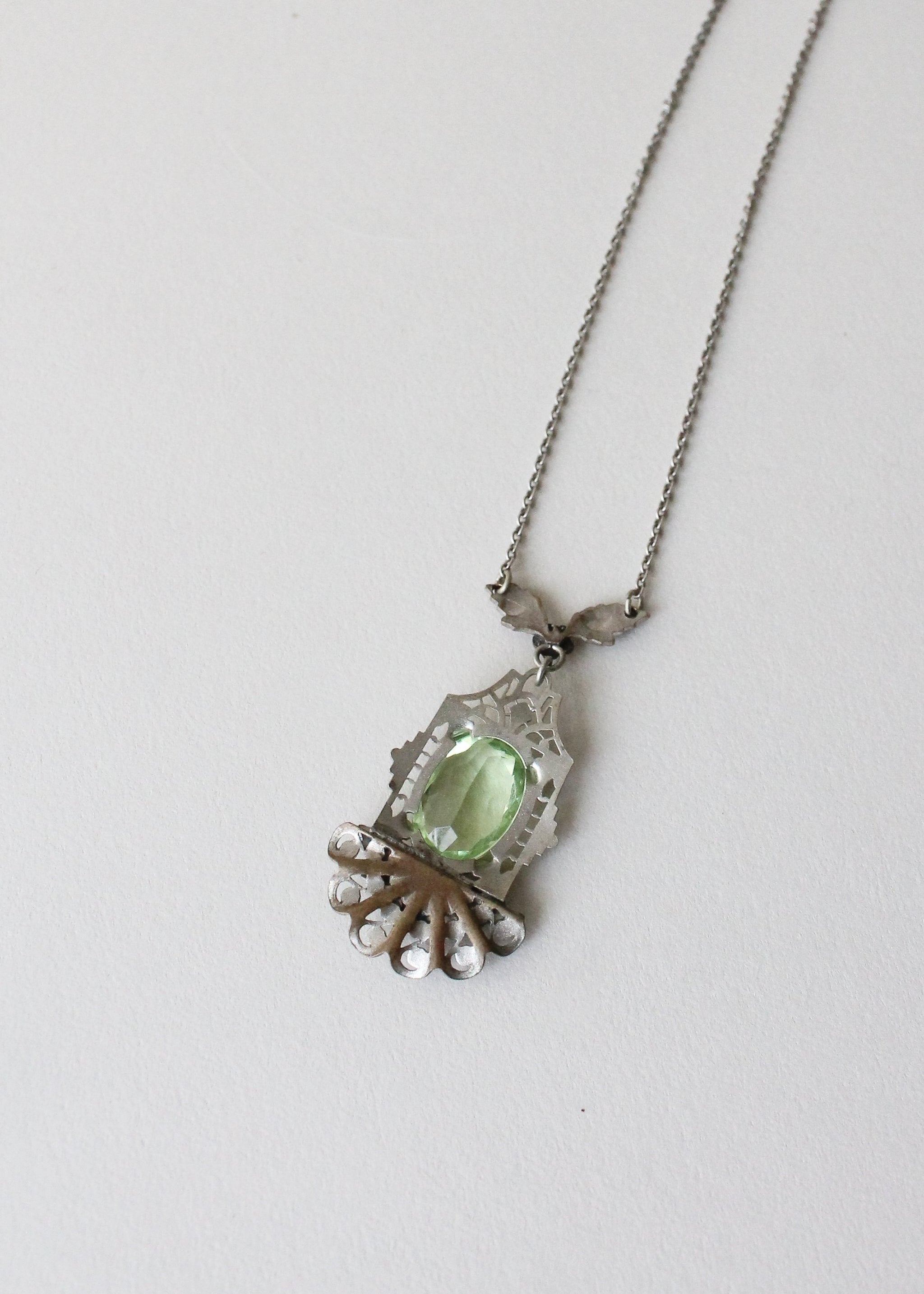 Vintage 1930s Green Glass and Filigree Necklace