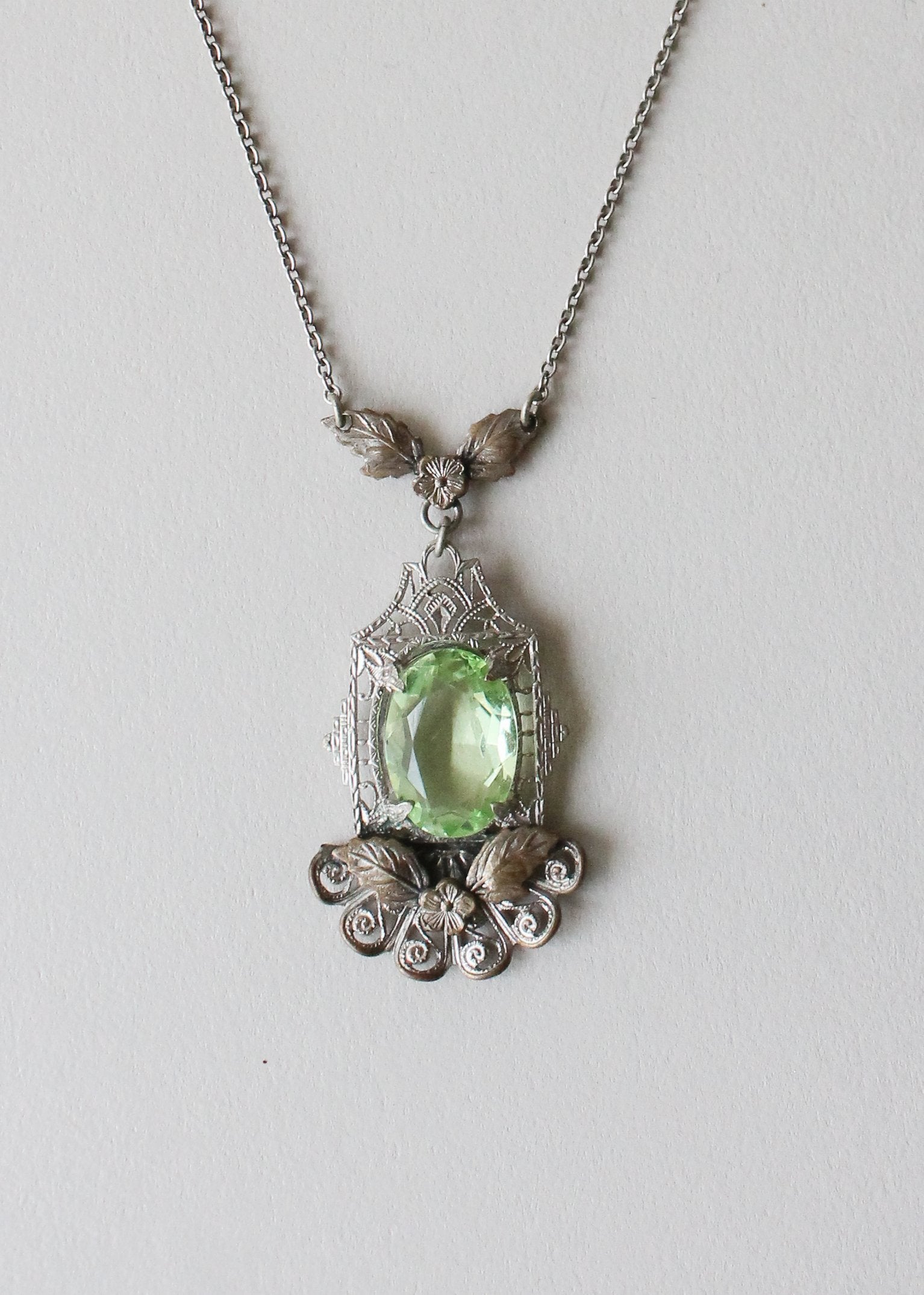 Vintage 1930s Green Glass and Filigree Necklace