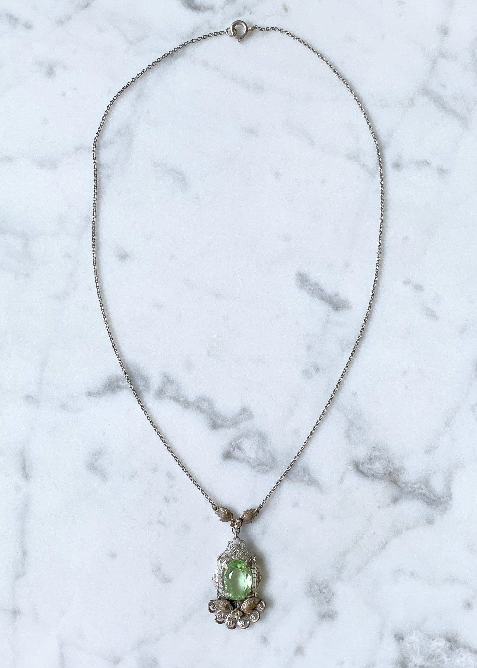 Vintage 1930s Green Glass and Filigree Necklace